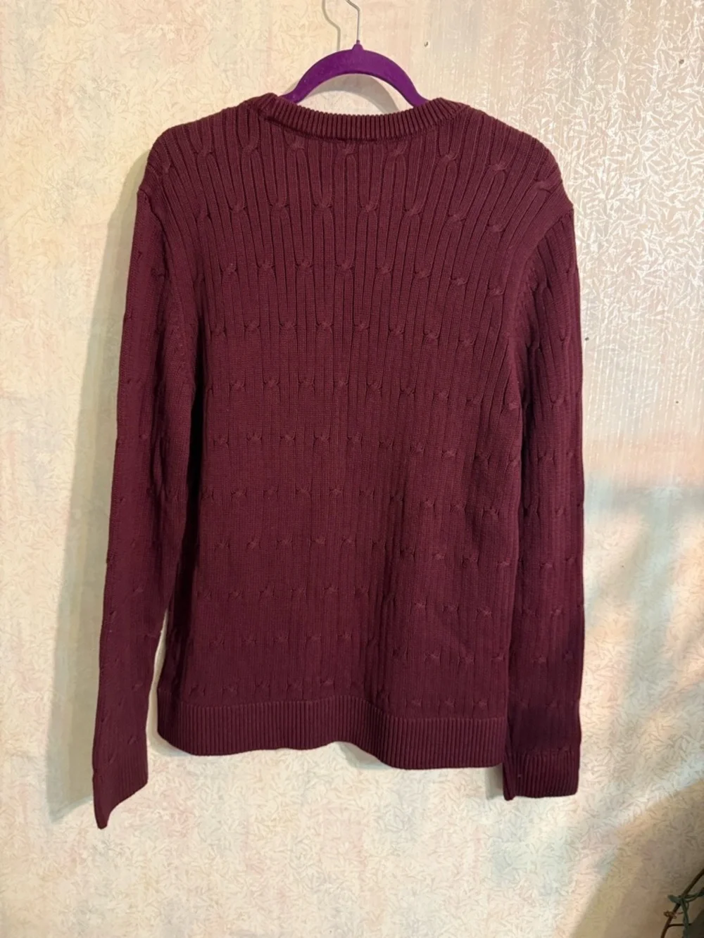 Express Men's Cable Knit Crew Neck Sweater in a burgundy wine color. Sz Lg